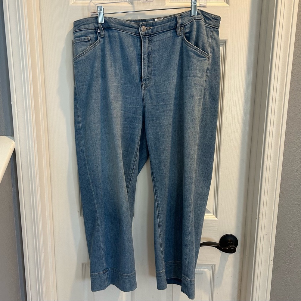 Chico’s Trouser Crop Jeans, size 2.5